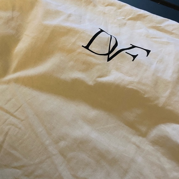 Diane Von Furstenberg Leather Bag! - Picture 2 of 8